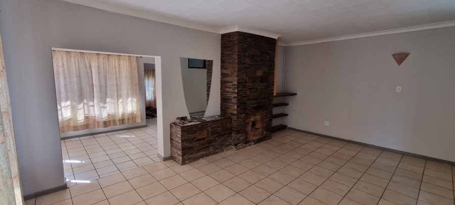 5 Bedroom Property for Sale in Parys Free State